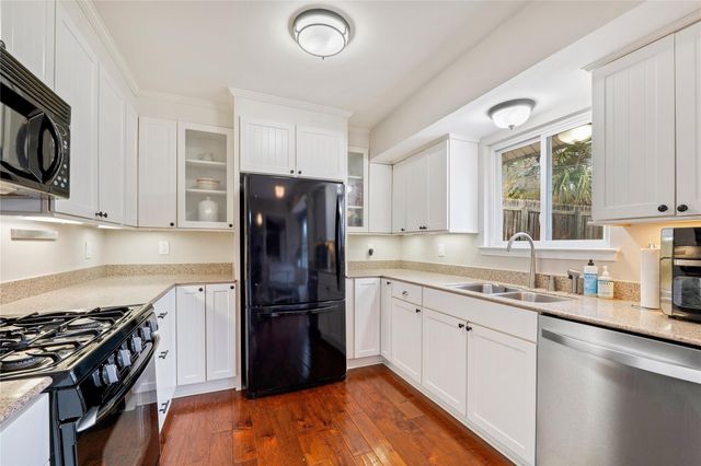 11501 Oak Knoll DR, Austin, TX 78759