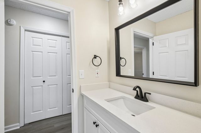 325 Sunny Acre Dr, Mount Juliet, TN 37122