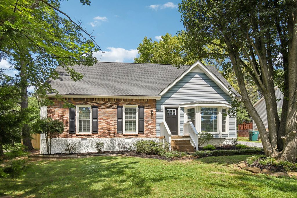 325 Sunny Acre Dr, Mount Juliet, TN 37122