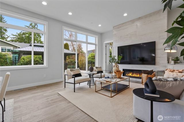 2423 63rd Ave SE, Mercer Island, WA 98040