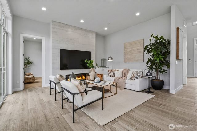 2423 63rd Ave SE, Mercer Island, WA 98040