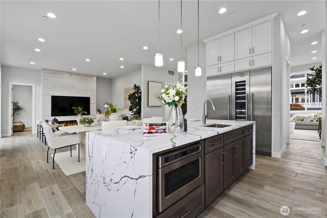 2423 63rd Ave SE, Mercer Island, WA 98040