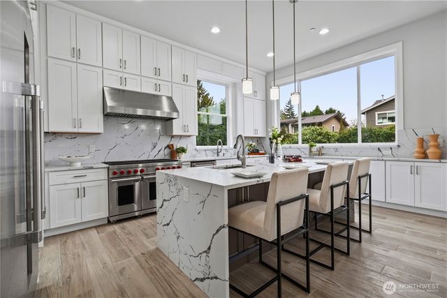 2423 63rd Ave SE, Mercer Island, WA 98040