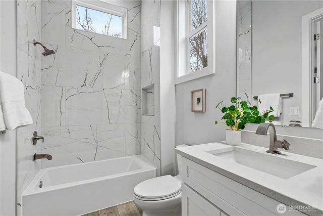 2423 63rd Ave SE, Mercer Island, WA 98040