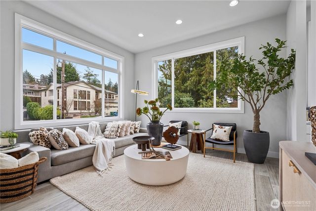 2423 63rd Ave SE, Mercer Island, WA 98040