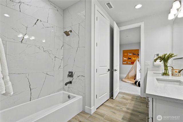 2423 63rd Ave SE, Mercer Island, WA 98040