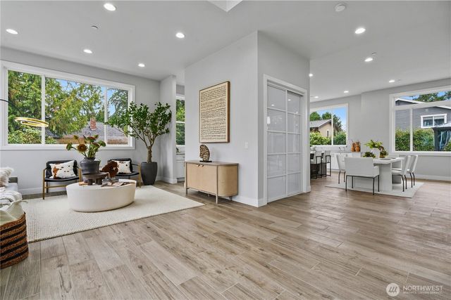 2423 63rd Ave SE, Mercer Island, WA 98040