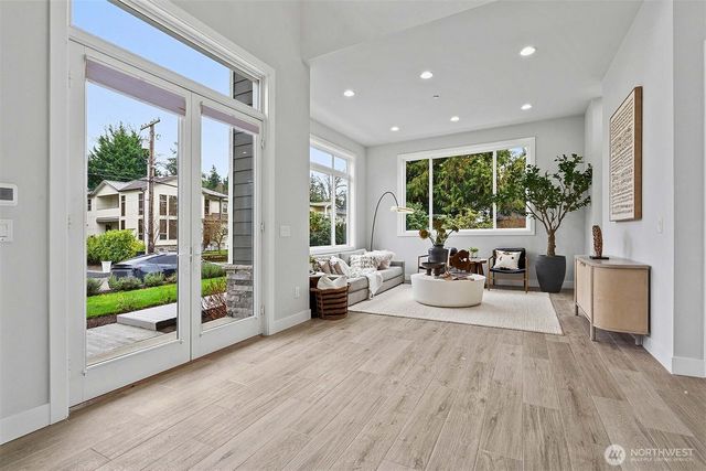 2423 63rd Ave SE, Mercer Island, WA 98040