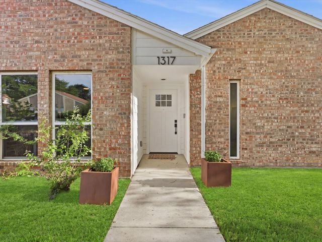 1317 Lark Lane, Lewisville, TX 75077