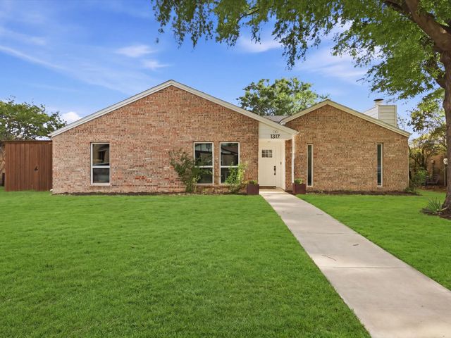 1317 Lark Lane, Lewisville, TX 75077