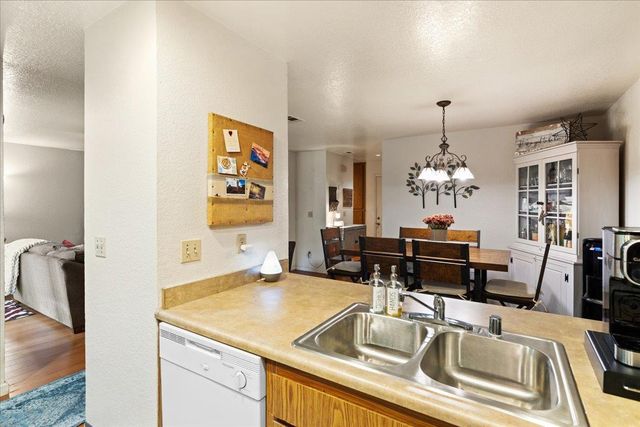 1581 W Swain Rd, Stockton, CA 95207