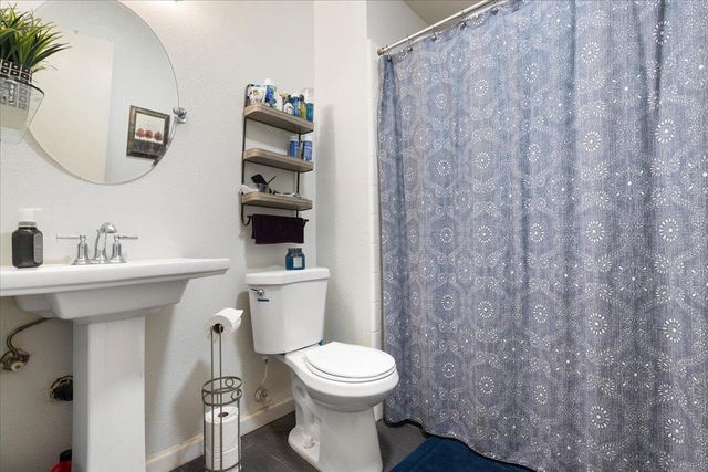 1581 W Swain Rd, Stockton, CA 95207