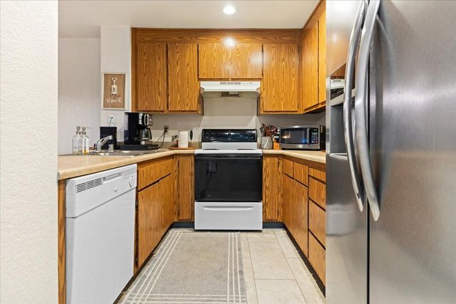 1581 W Swain Rd, Stockton, CA 95207