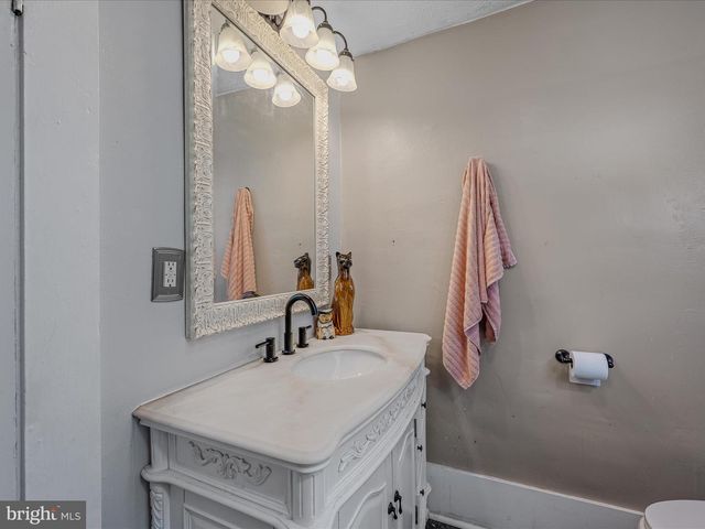 9872 WINCHESTER AVE, Bunker Hill, WV 25413