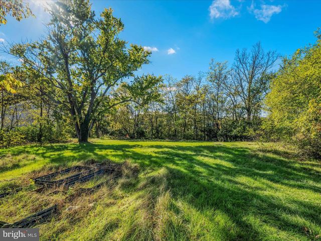 9872 WINCHESTER AVE, Bunker Hill, WV 25413