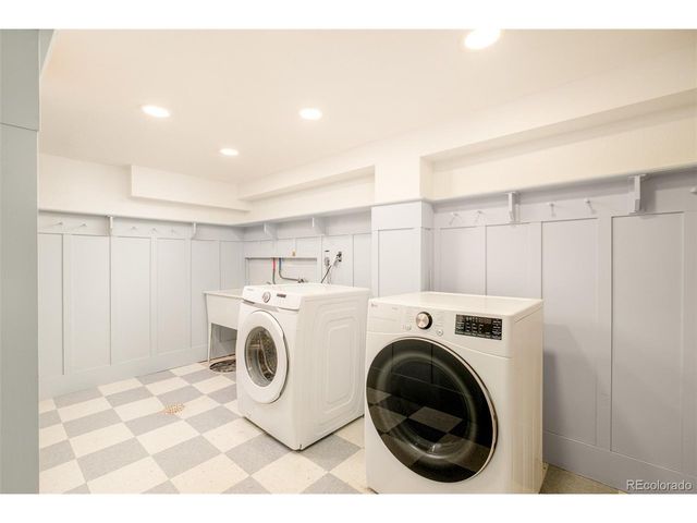 2980 S Holly Pl, Denver, CO 80222