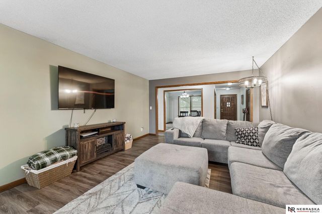 2450 N Ridge Road Drive, Fremont, NE 68025