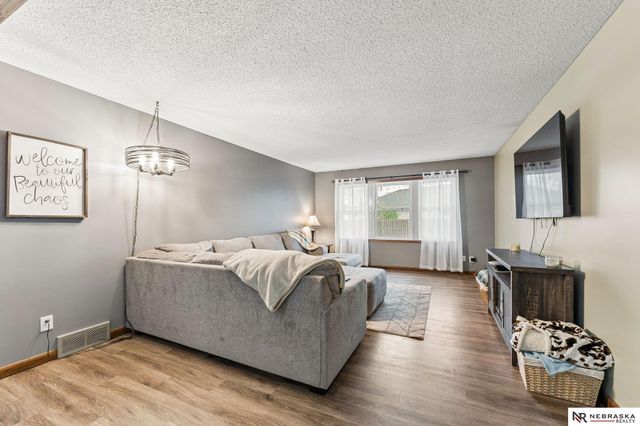 2450 N Ridge Road Drive, Fremont, NE 68025