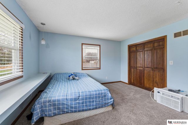 2450 N Ridge Road Drive, Fremont, NE 68025