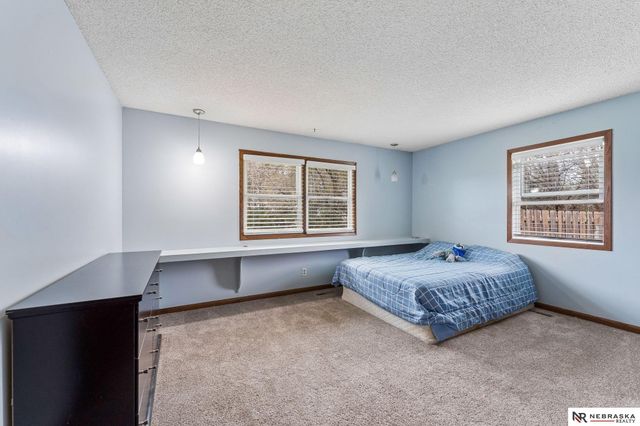 2450 N Ridge Road Drive, Fremont, NE 68025
