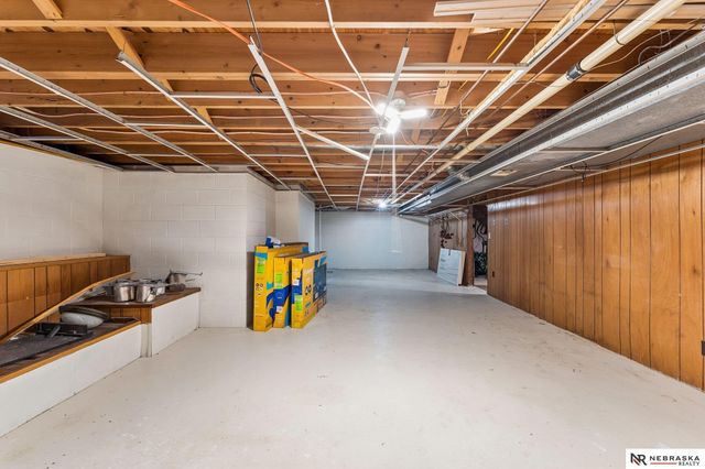 2450 N Ridge Road Drive, Fremont, NE 68025