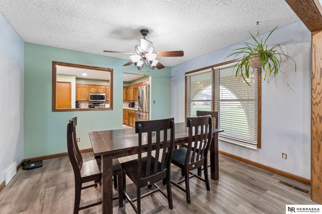 2450 N Ridge Road Drive, Fremont, NE 68025