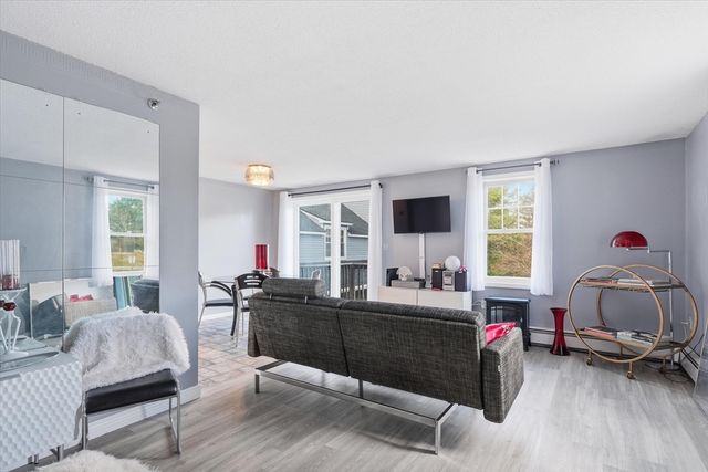 39 Lantern Lane 8, Dracut, MA 01826