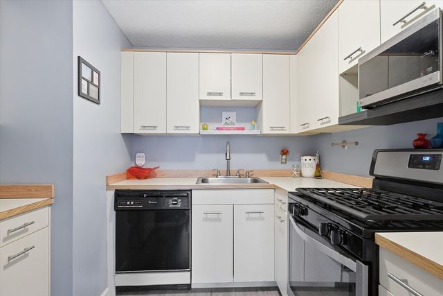 39 Lantern Lane 8, Dracut, MA 01826