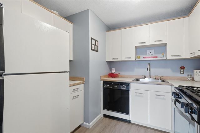 39 Lantern Lane 8, Dracut, MA 01826