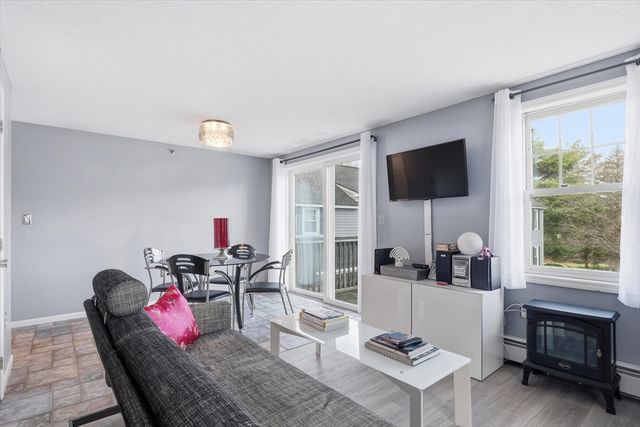 39 Lantern Lane 8, Dracut, MA 01826