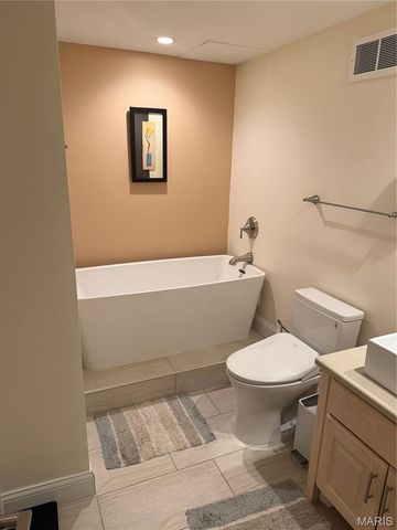 4501 Lindell Boulevard 4B, St Louis, MO 63108