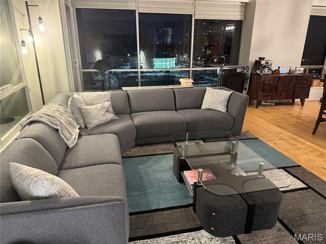 4501 Lindell Boulevard 4B, St Louis, MO 63108