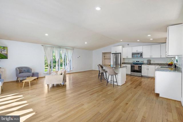 42 TOGETHER DR, Inwood, WV 25428