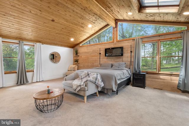 42 TOGETHER DR, Inwood, WV 25428