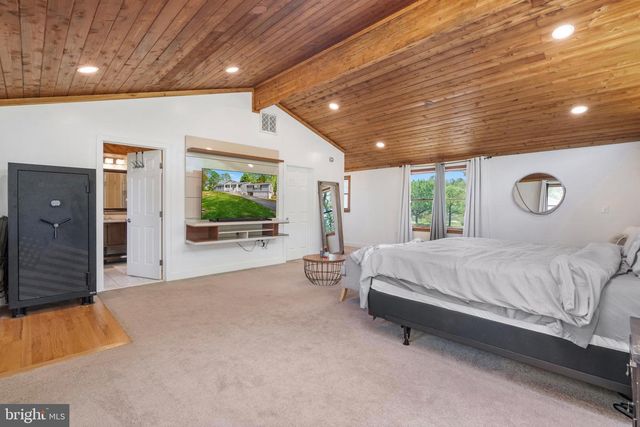 42 TOGETHER DR, Inwood, WV 25428