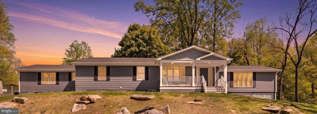 42 TOGETHER DR, Inwood, WV 25428