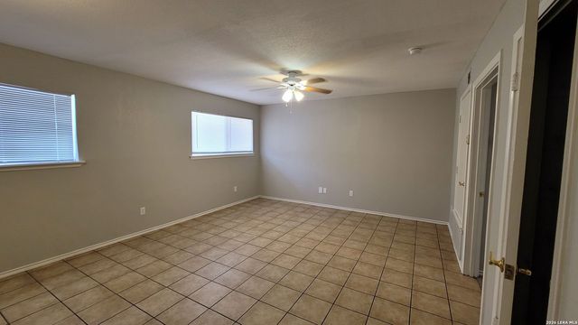 516 Gentleman Rd Apt 1, Balcones Heights, TX 78201