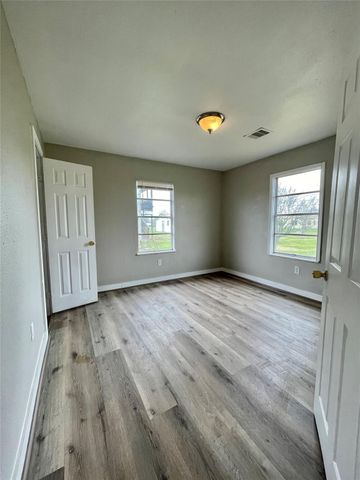 327 W 7th Street, Freeport, TX 77541