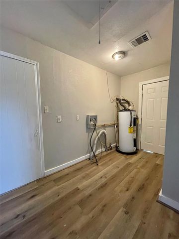 327 W 7th Street, Freeport, TX 77541