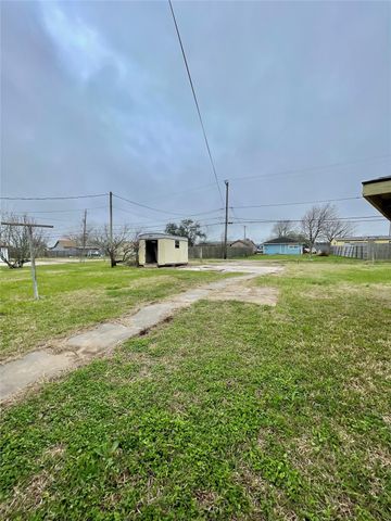 327 W 7th Street, Freeport, TX 77541