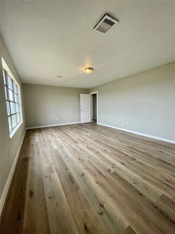 327 W 7th Street, Freeport, TX 77541