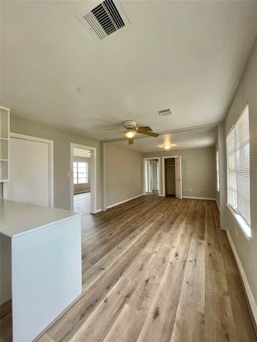 327 W 7th Street, Freeport, TX 77541