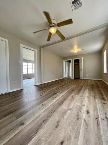 327 W 7th Street, Freeport, TX 77541