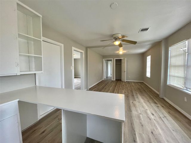 327 W 7th Street, Freeport, TX 77541
