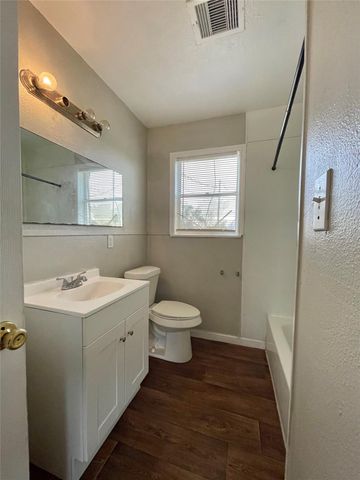 327 W 7th Street, Freeport, TX 77541