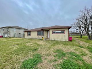 327 W 7th Street, Freeport, TX 77541