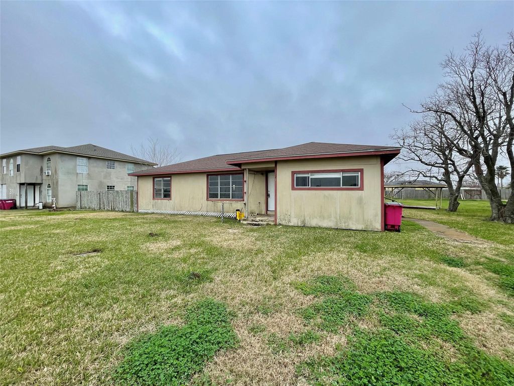 327 W 7th Street, Freeport, TX 77541