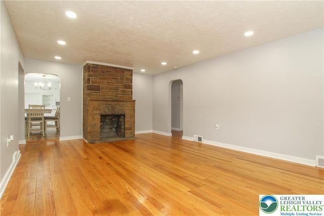 1459 Easton Road, Hellertown Boro, PA 18055