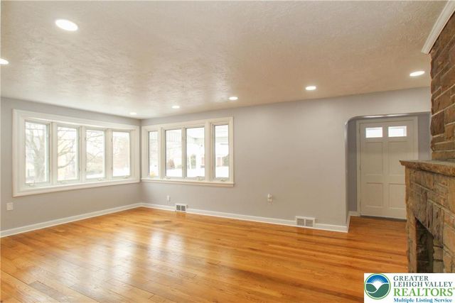 1459 Easton Road, Hellertown Boro, PA 18055