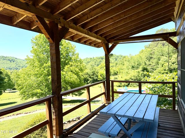 15655 Barnrock Road, Mendota, VA 24270